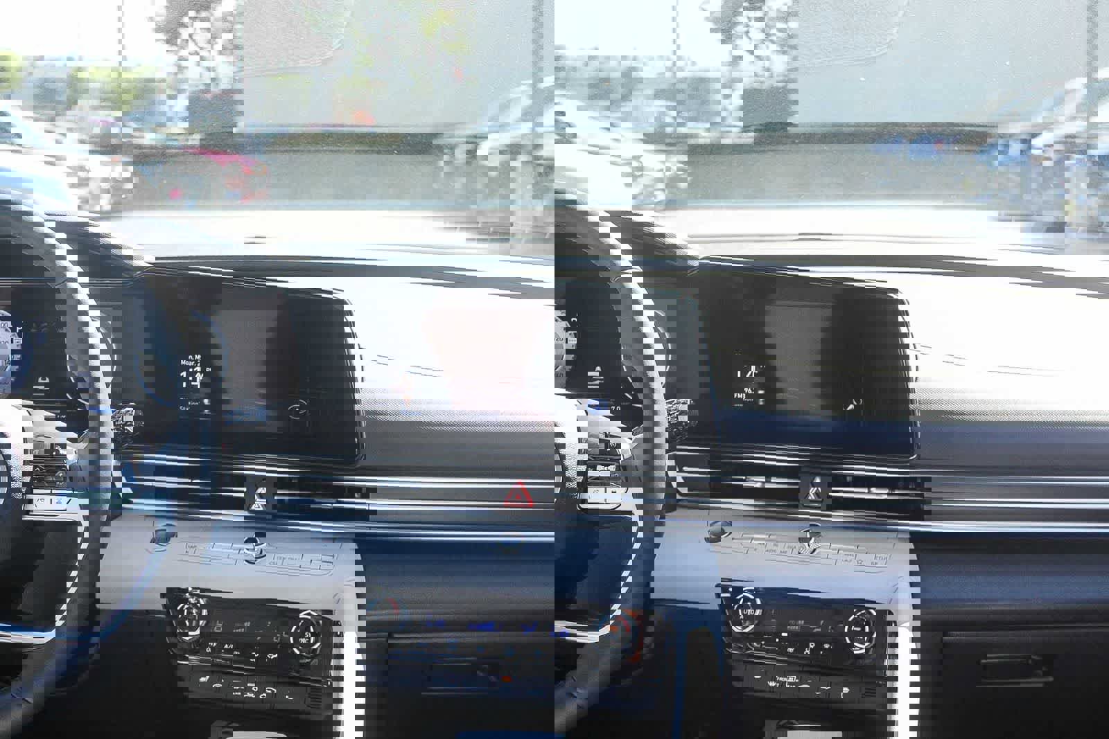 Used 2025 Hyundai Elantra Limited image 18