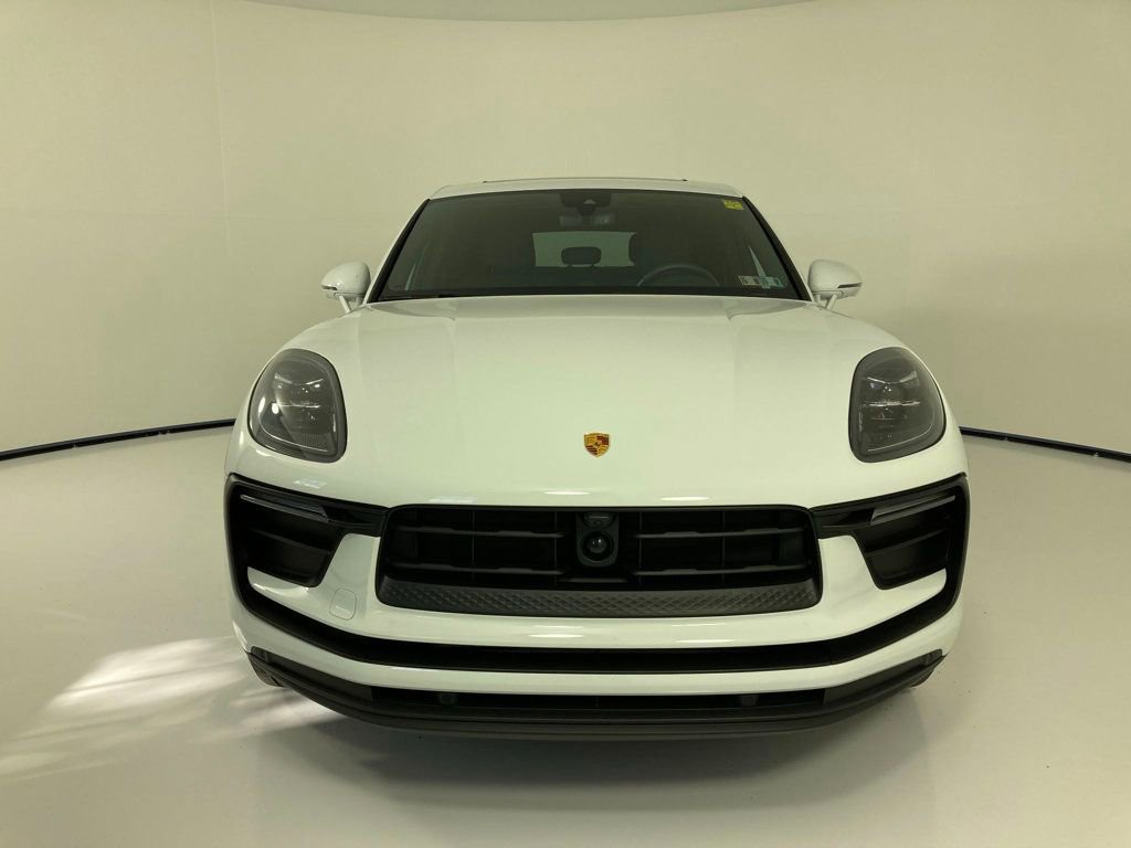 Certified 2022 Porsche Macan AWD/4WD image 26