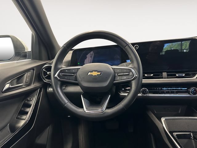 Used 2025 Chevrolet Equinox LT AWD/4WD image 12