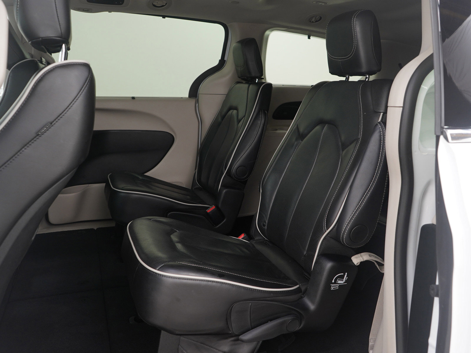 Used 2024 Chrysler Pacifica Limited image 15