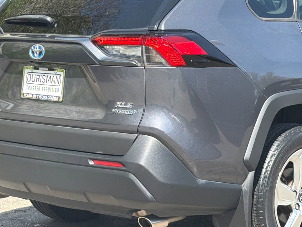 Used 2021 Toyota RAV4 XLE Premium image 7