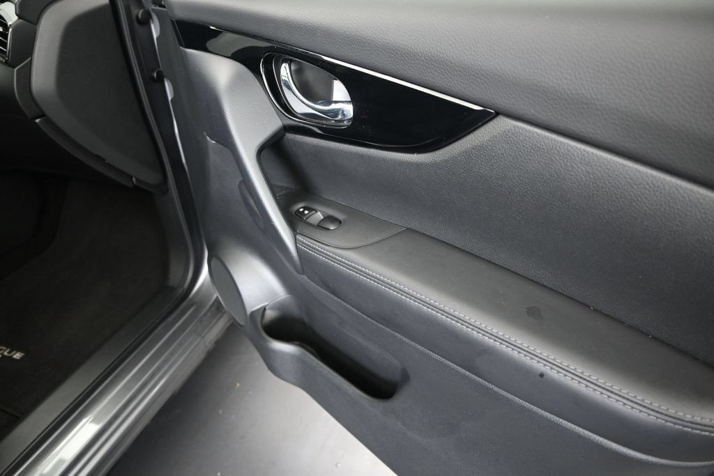 Used 2022 Nissan Rogue Sport SV FWD image 23