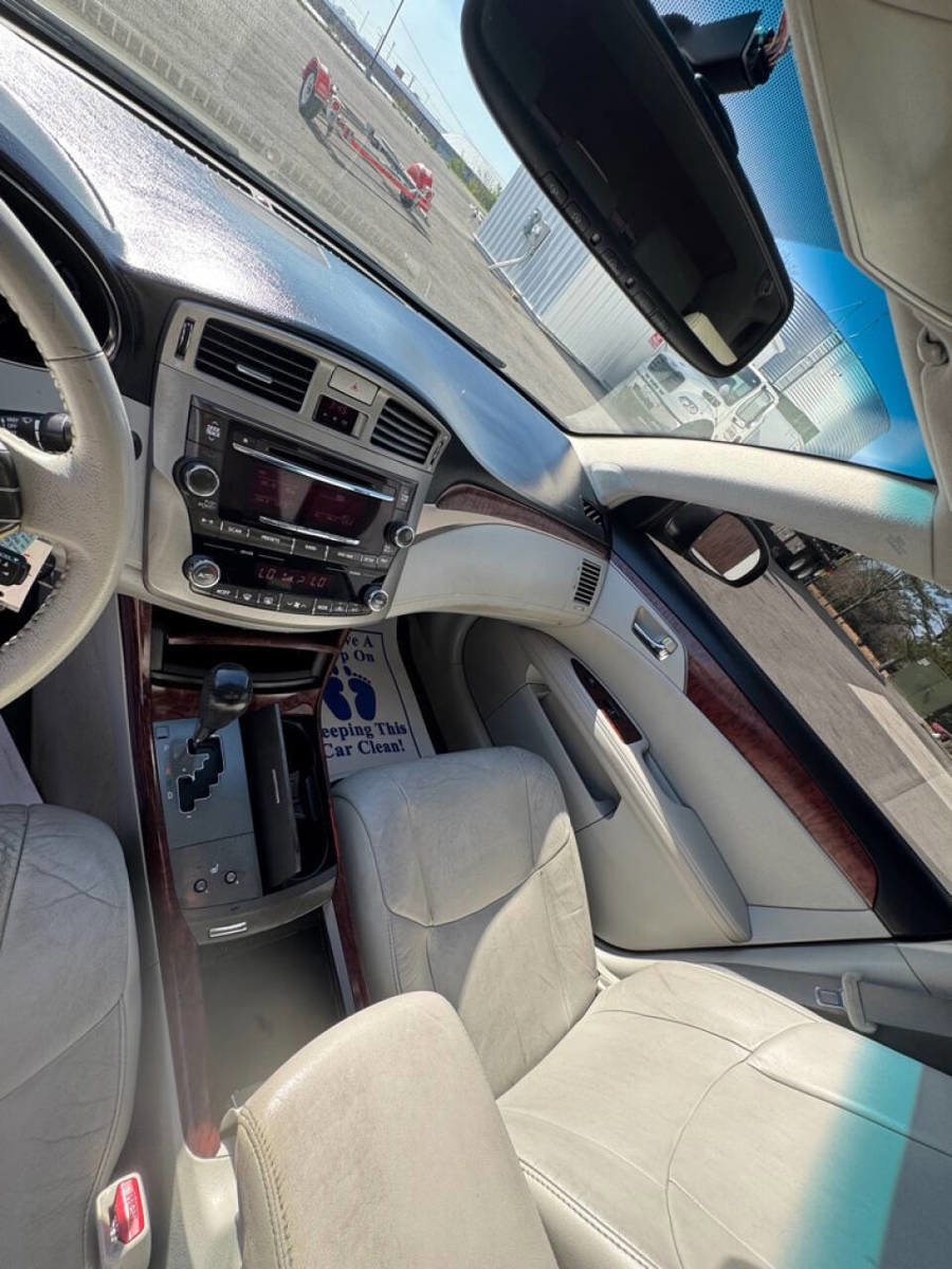 Used 2012 Toyota Avalon Limited FWD image 8