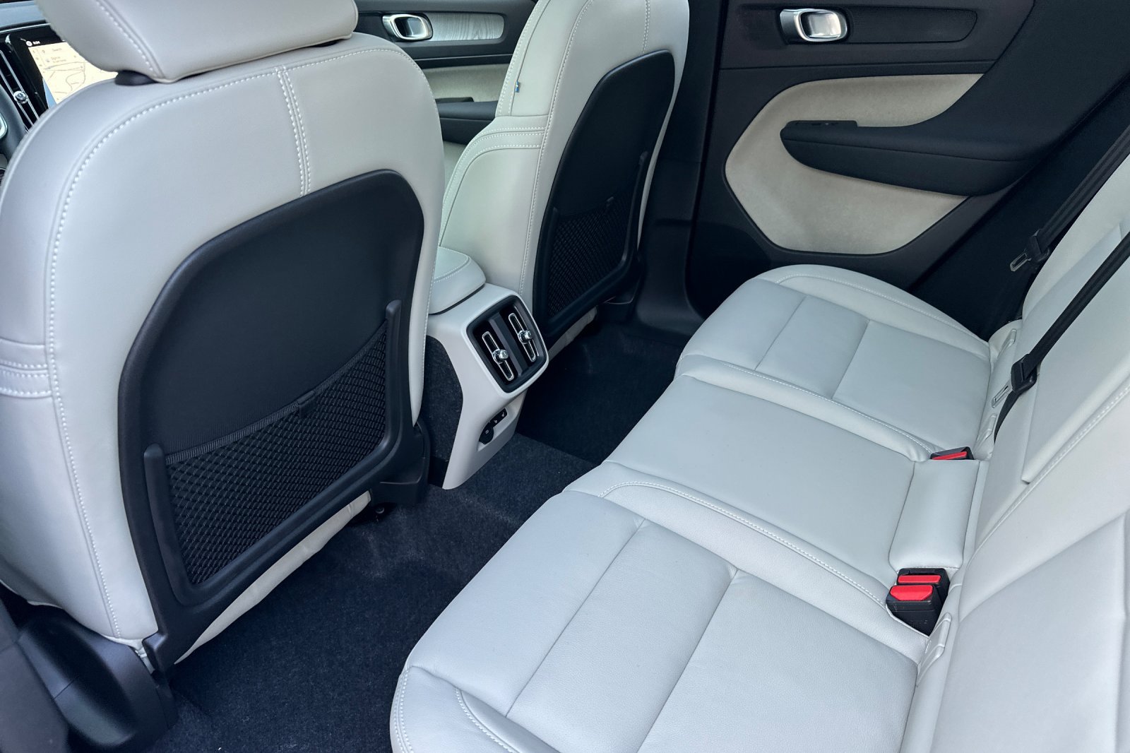 New 2026 Volvo XC40 B5 Plus w/ Protection Package Premier AWD/4WD image 9