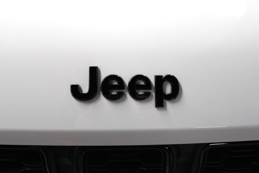 New 2025 Jeep Grand Cherokee L Limited w/ Black Appearance Package image 39