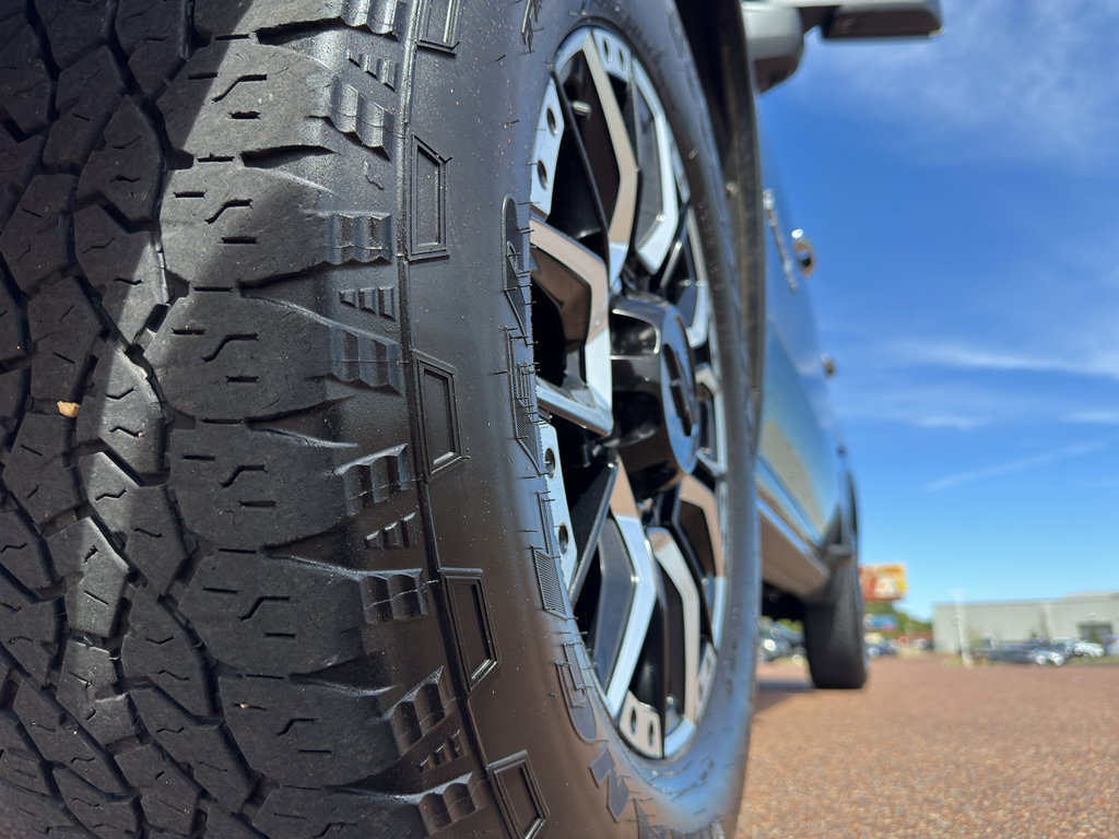 Used 2024 Chevrolet Silverado 2500 LTZ w/ LTZ Plus Package image 9