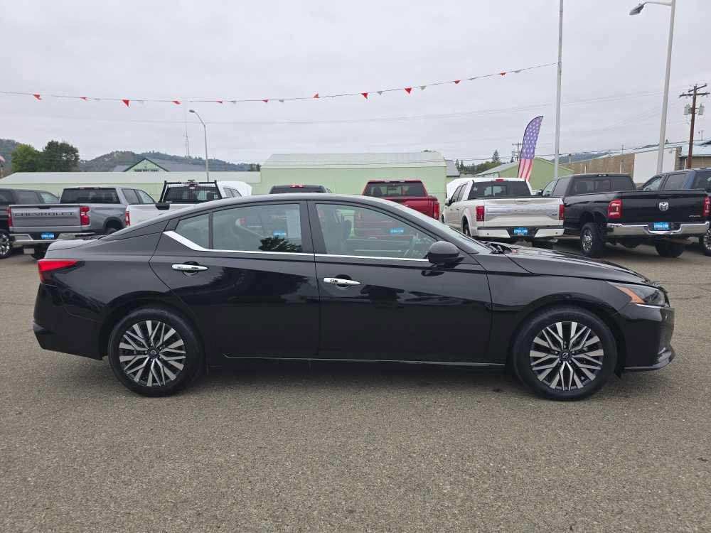 Used 2023 Nissan Altima 2.5 SV w/ SV Premium Package FWD image 6
