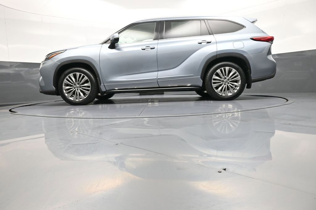 Certified 2020 Toyota Highlander Platinum w/ Preferred Accessory Package AWD/4WD image 36