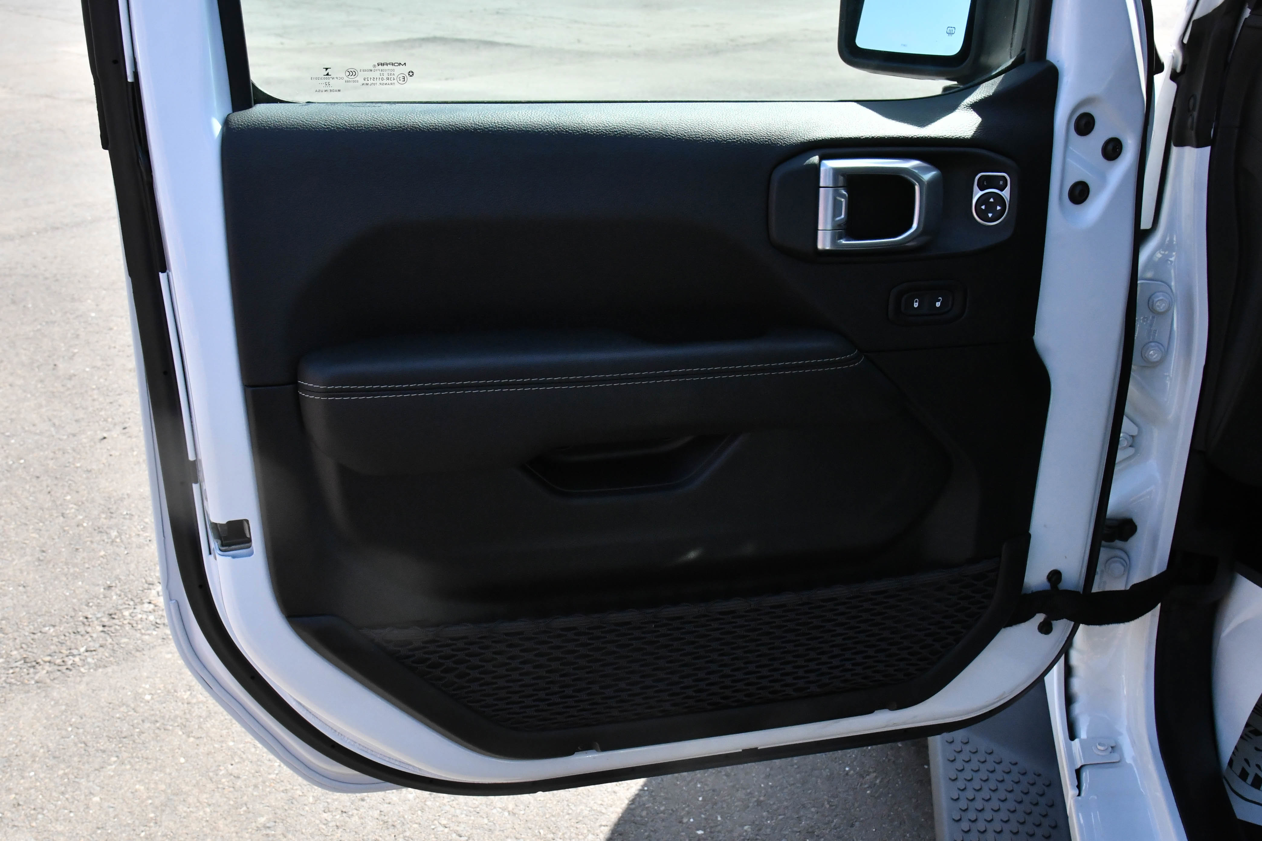 Used 2023 Jeep Wrangler Unlimited Sahara w/ Cold Weather Group AWD/4WD image 16