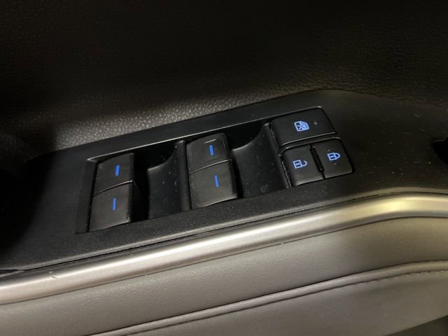Used 2022 Toyota Highlander XLE AWD/4WD image 51