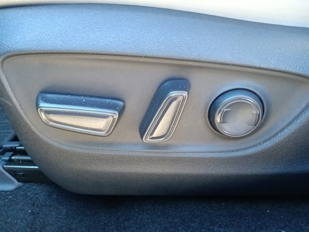 Used 2024 Toyota RAV4 XLE Premium image 16