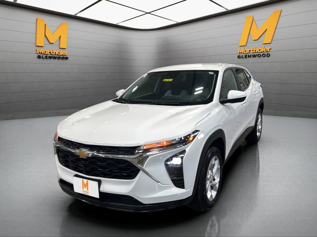 Used 2024 Chevrolet Trax LS w/ LS Convenience Package image 4