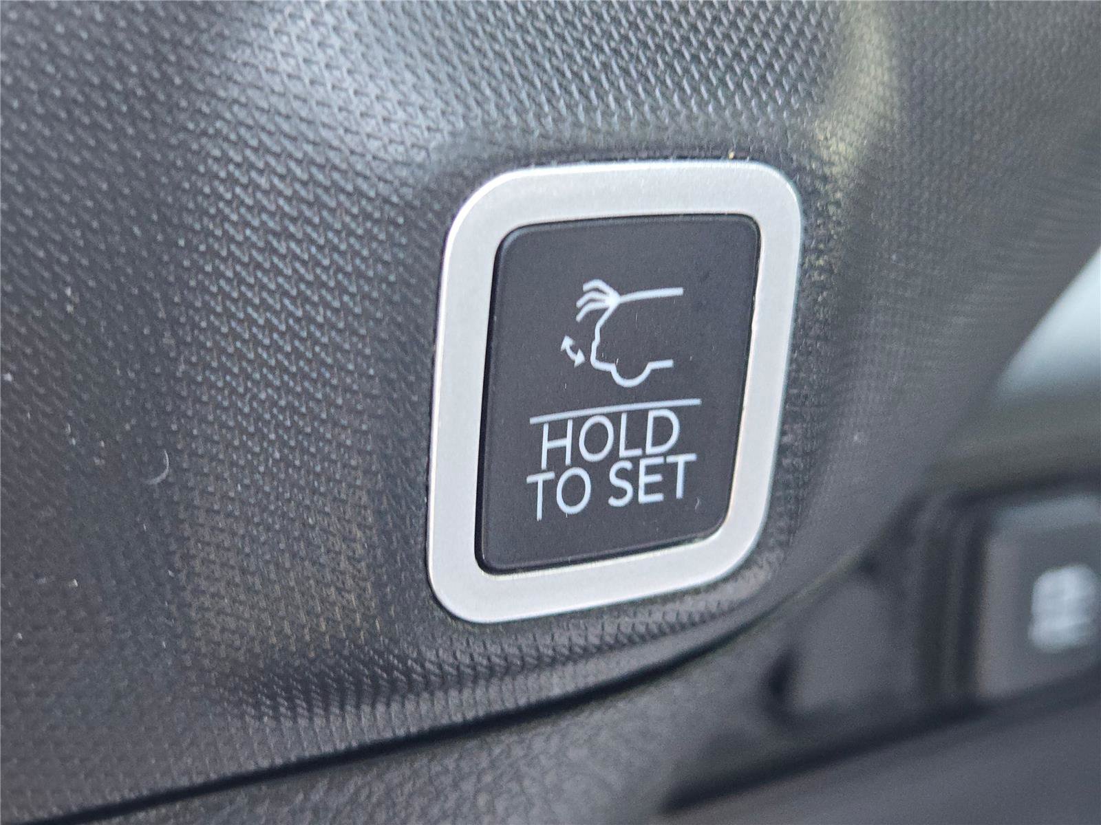 Certified 2024 Jeep Grand Cherokee Altitude image 21