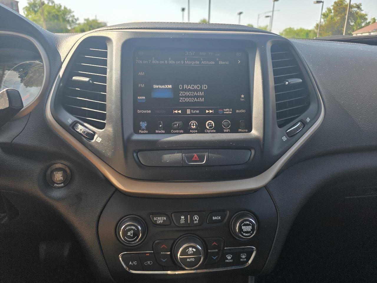 Used 2015 Jeep Cherokee Latitude w/ Comfort/Convenience Group AWD/4WD image 9