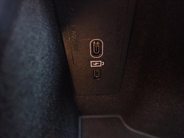 Used 2025 Volvo XC60 B5 Plus AWD/4WD image 23