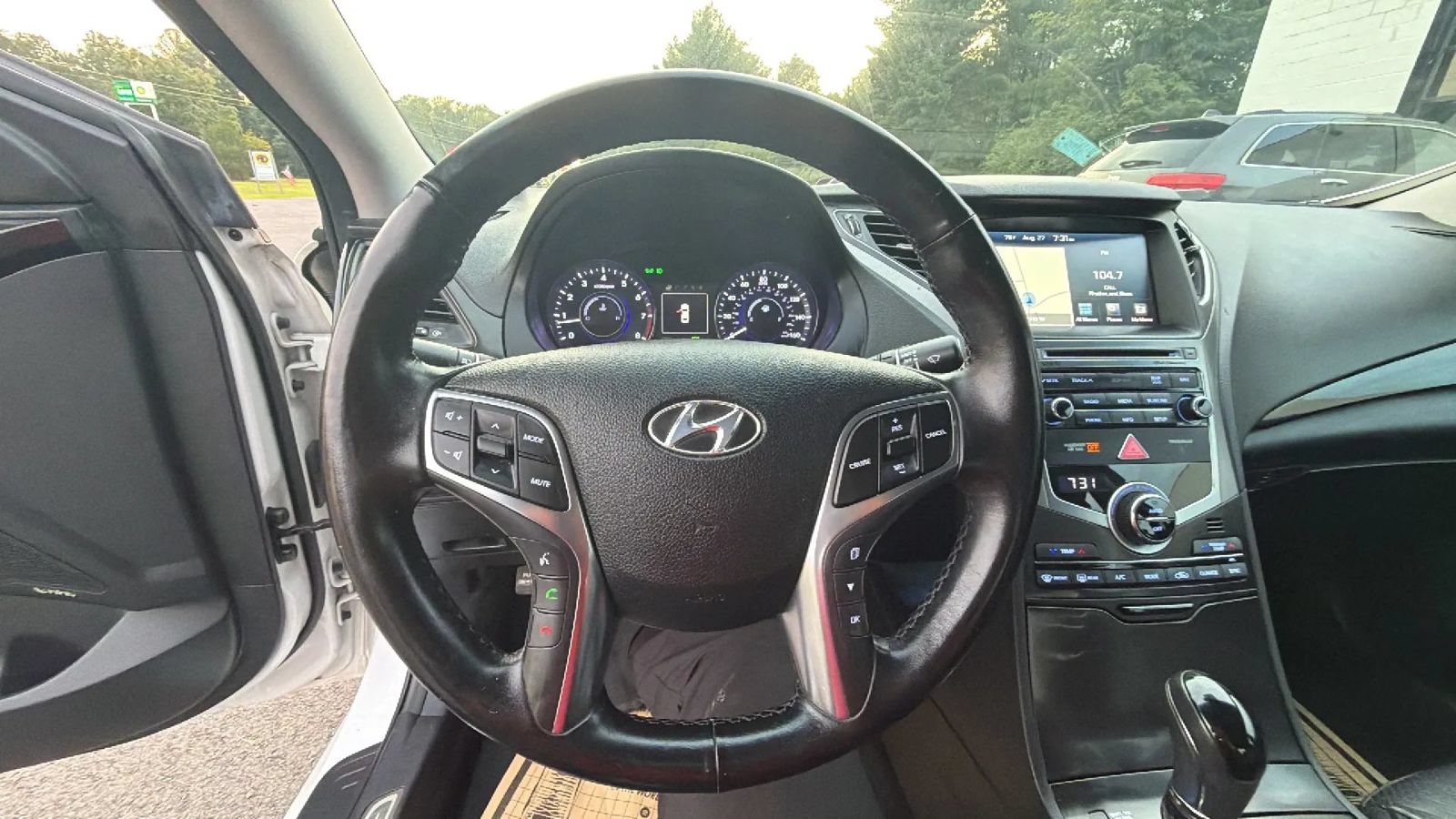 Used 2017 Hyundai Azera FWD image 25