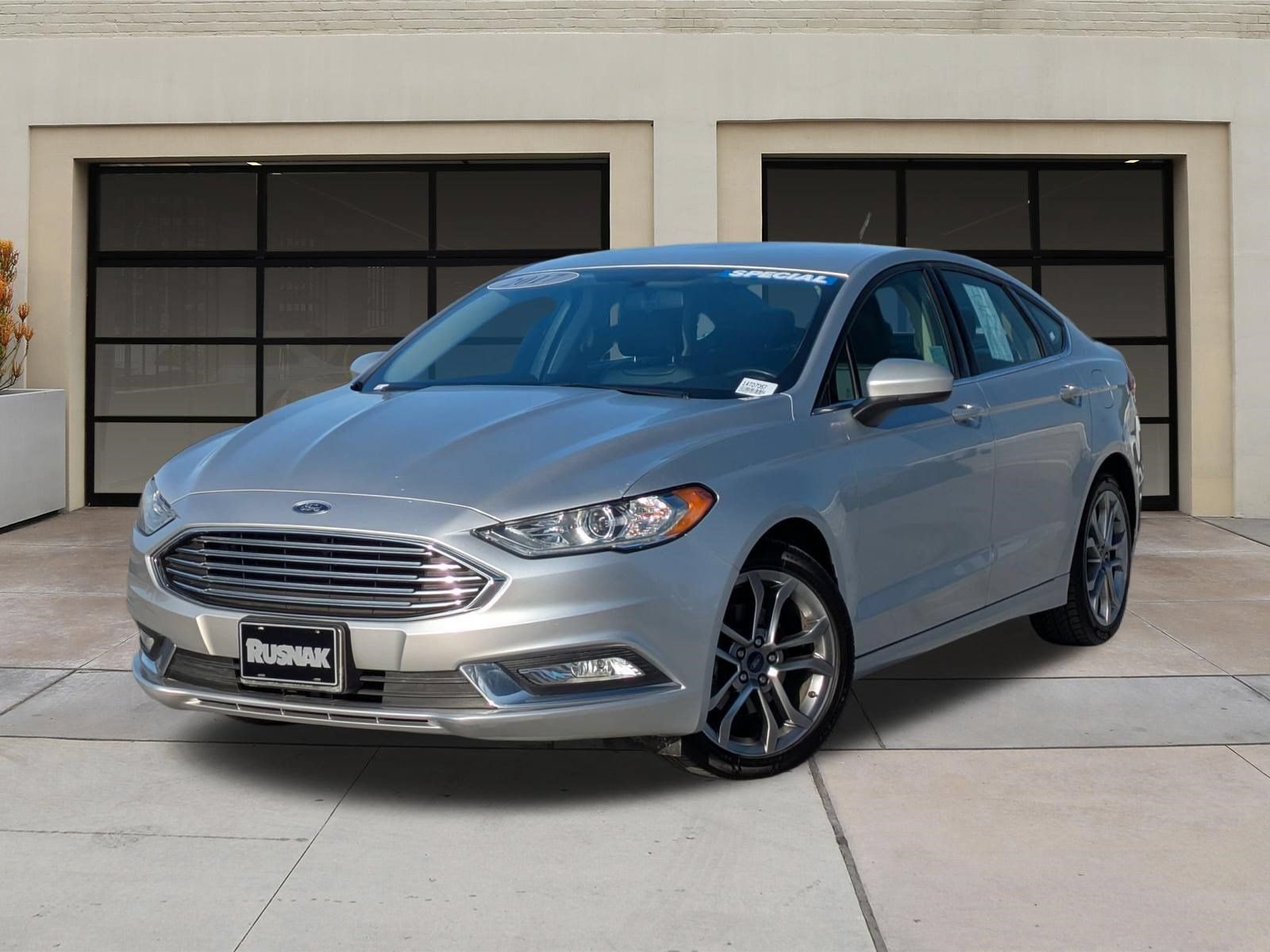 Used 2017 Ford Fusion SE w/ Equipment Group 201A FWD image 5