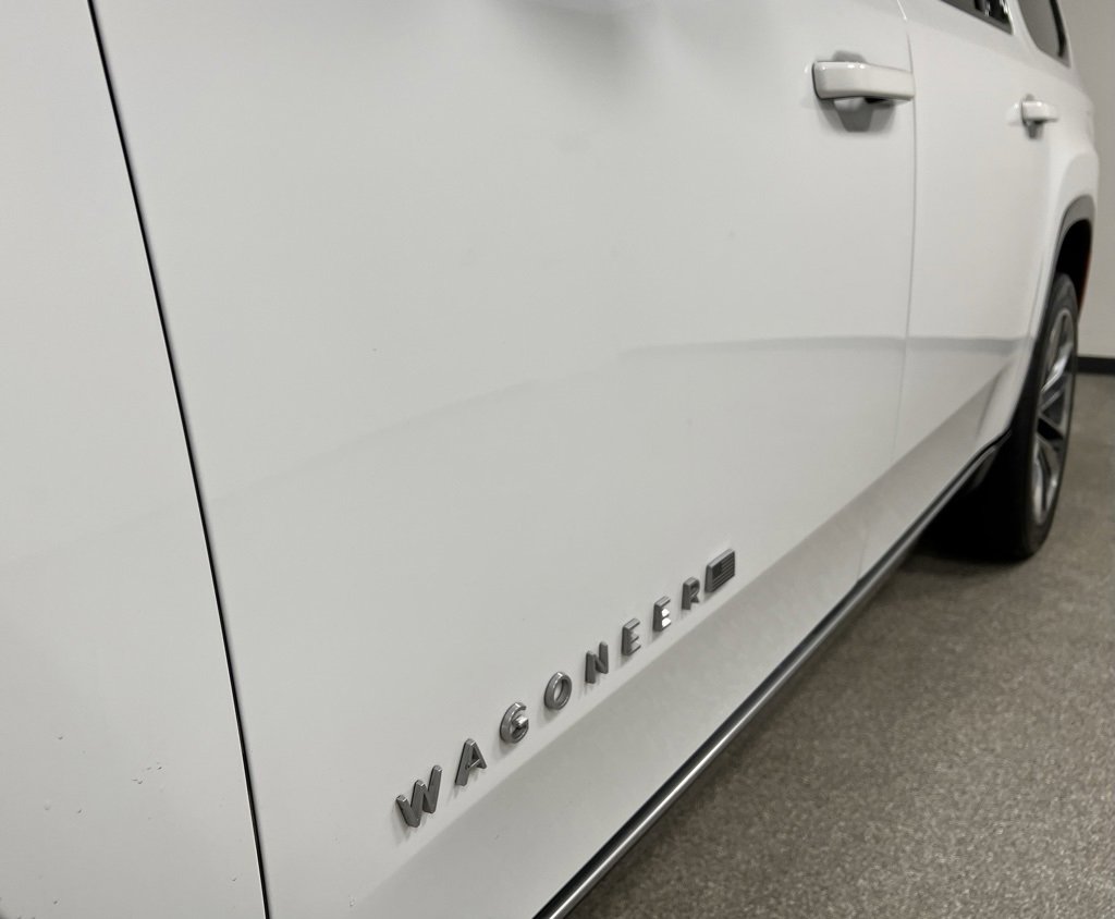 Used 2023 Jeep Wagoneer L Series III w/ Premium Group I image 16