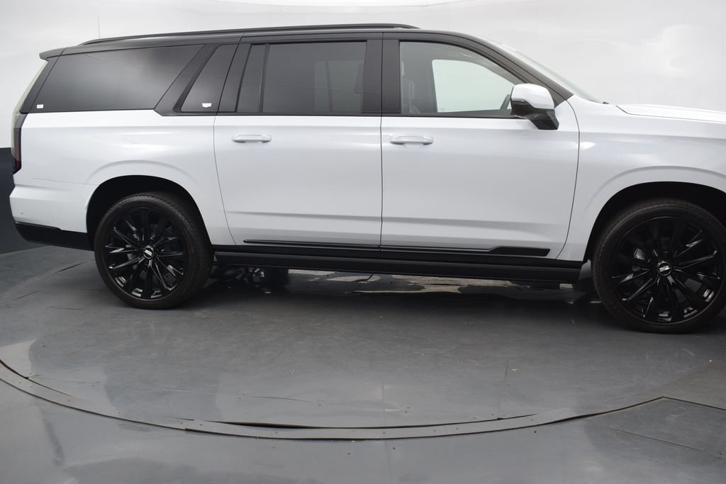 Certified 2026 Cadillac Escalade ESV Platinum Sport w/ LPO, ONYX Package AWD/4WD image 7