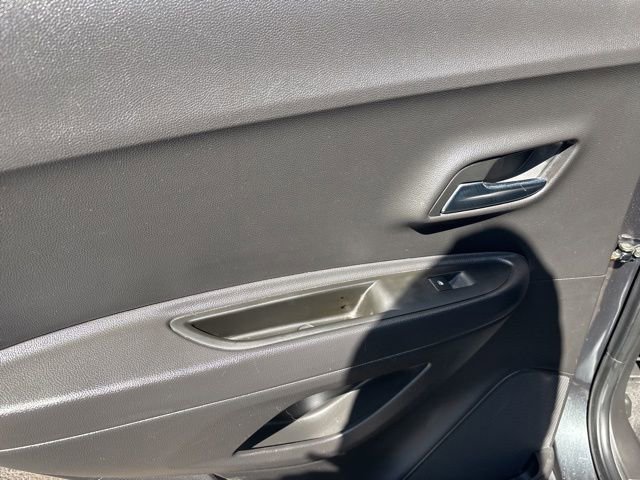 Used 2018 Chevrolet Trax LT w/ LT Convenience Package image 29