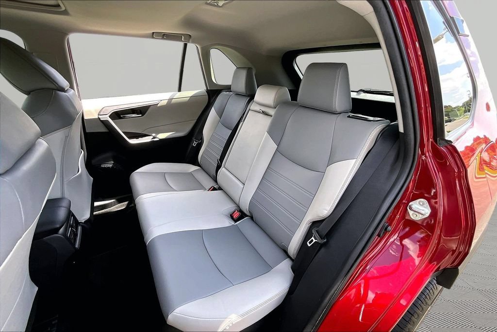 Used 2021 Toyota RAV4 XLE Premium AWD/4WD image 18
