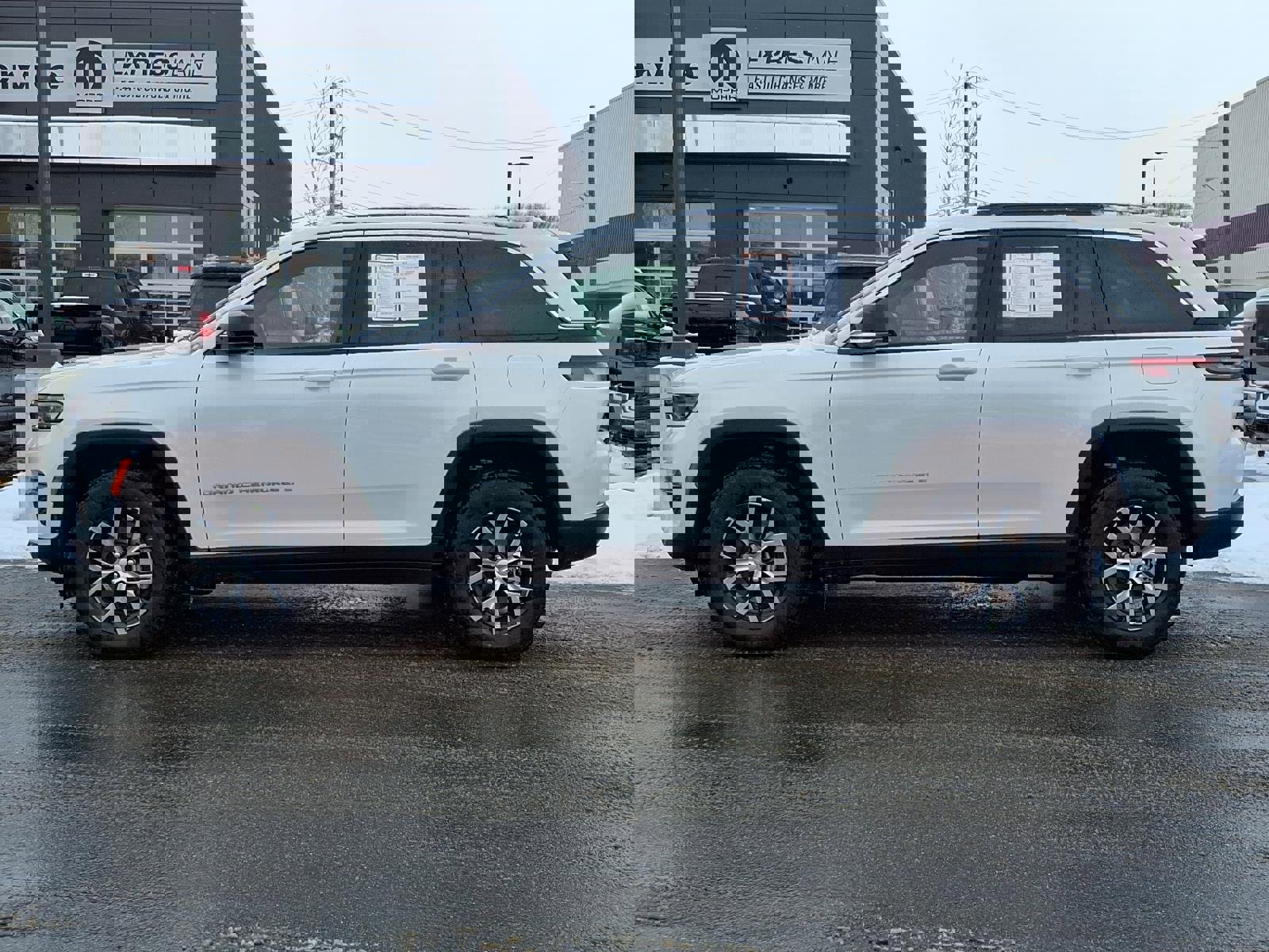 Used 2025 Jeep Grand Cherokee Limited image 22