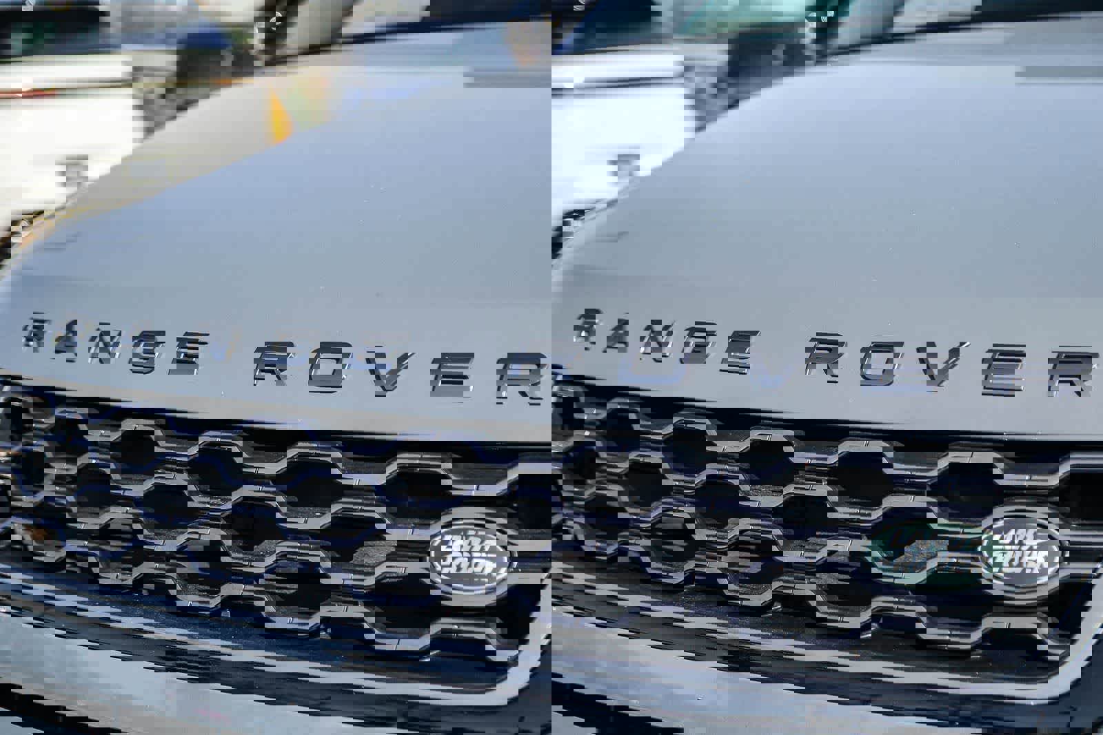 Used 2022 Land Rover Range Rover Evoque R-Dynamic SE image 11