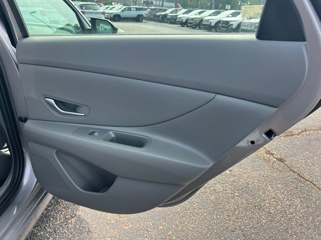 Certified 2025 Hyundai Elantra SEL FWD image 16