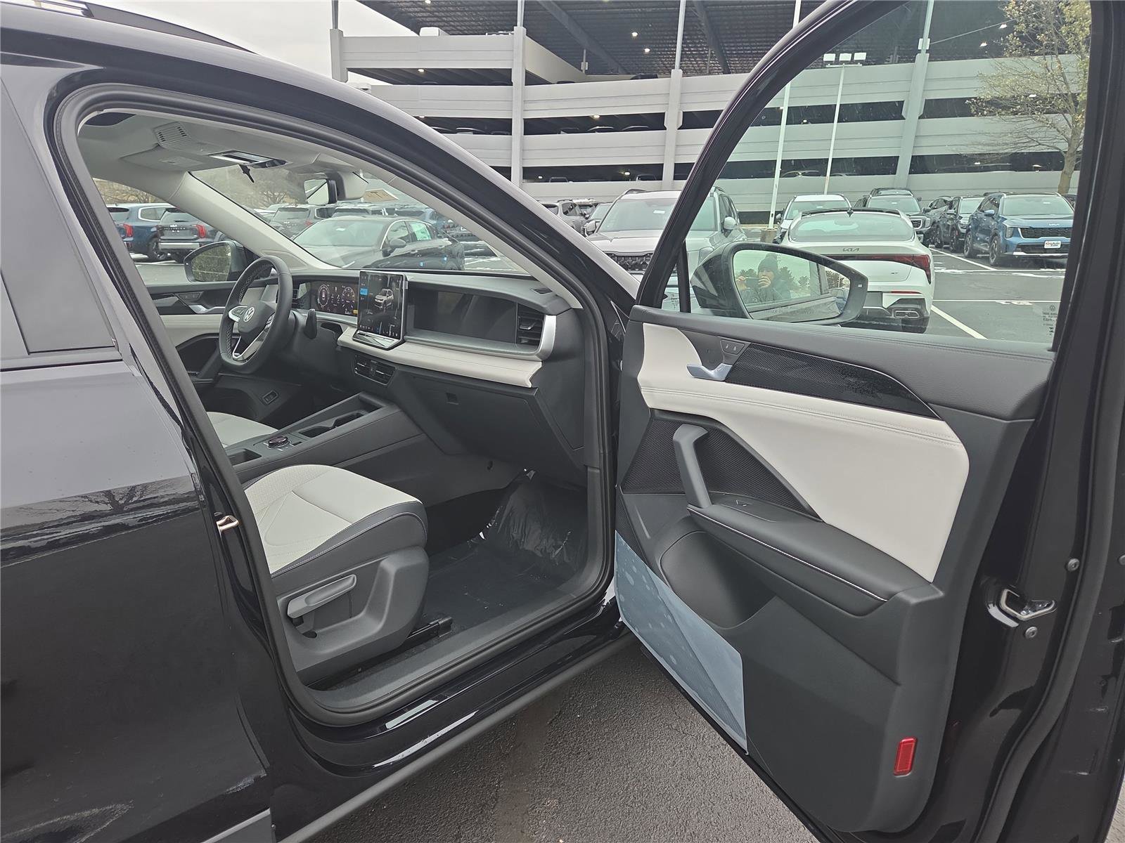 New 2026 Volkswagen Tiguan SE image 26