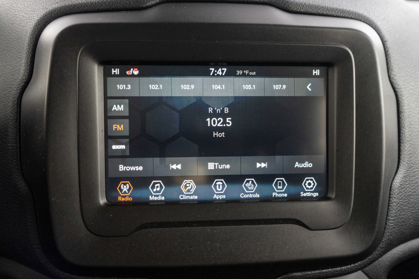 Used 2020 Jeep Renegade Trailhawk w/ Cold Weather Group AWD/4WD image 16