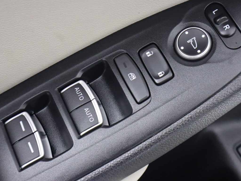 Used 2018 Honda Accord EX image 30