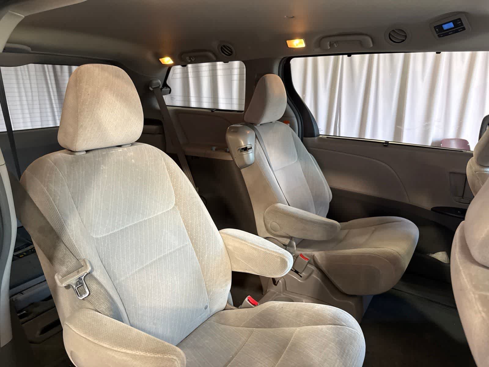 Used 2016 Toyota Sienna LE FWD image 16