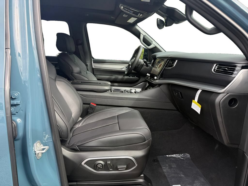 New 2026 Jeep Grand Wagoneer L Limited AWD/4WD image 15
