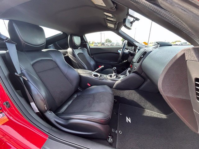 Used 2009 Nissan 370Z Touring RWD image 27