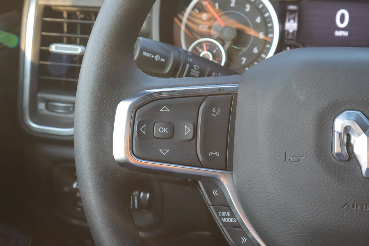 Used 2026 RAM 1500 Laramie AWD/4WD image 32