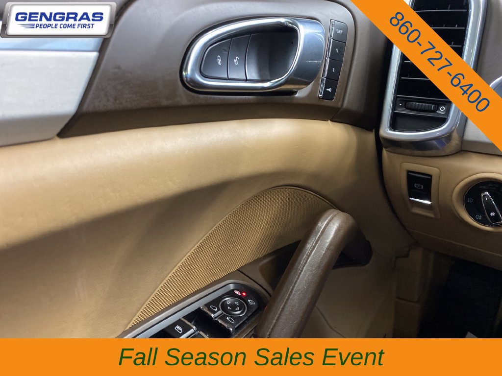Used 2015 Porsche Cayenne Turbo AWD/4WD image 22