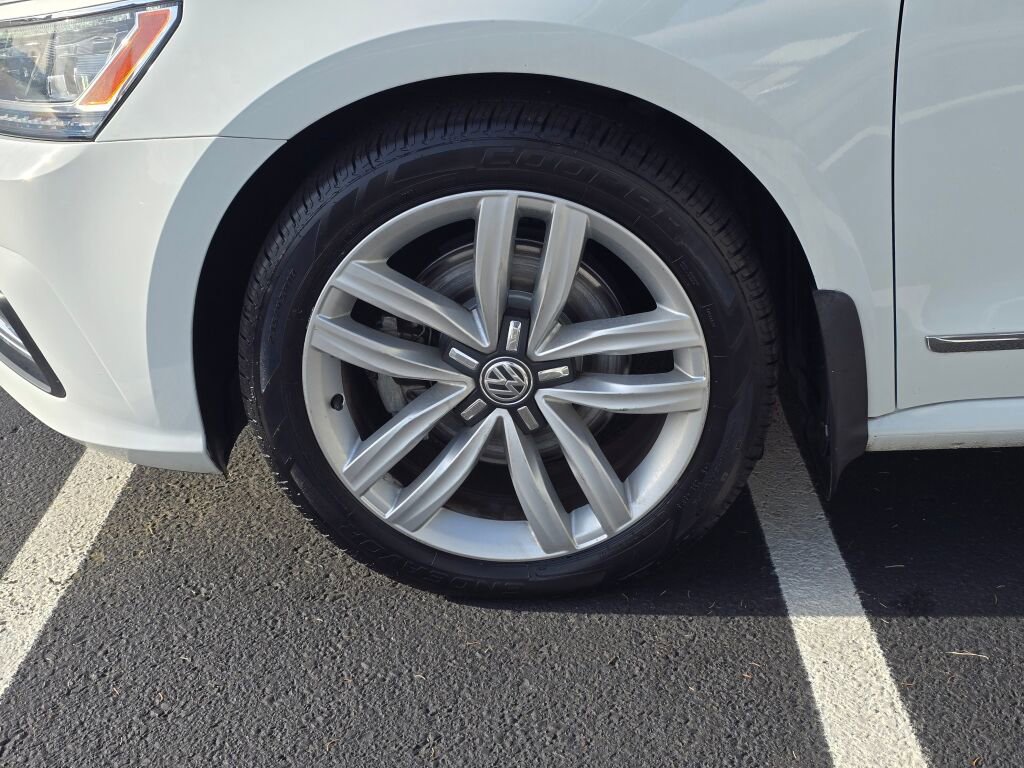 Used 2017 Volkswagen Passat 1.8T SE image 9
