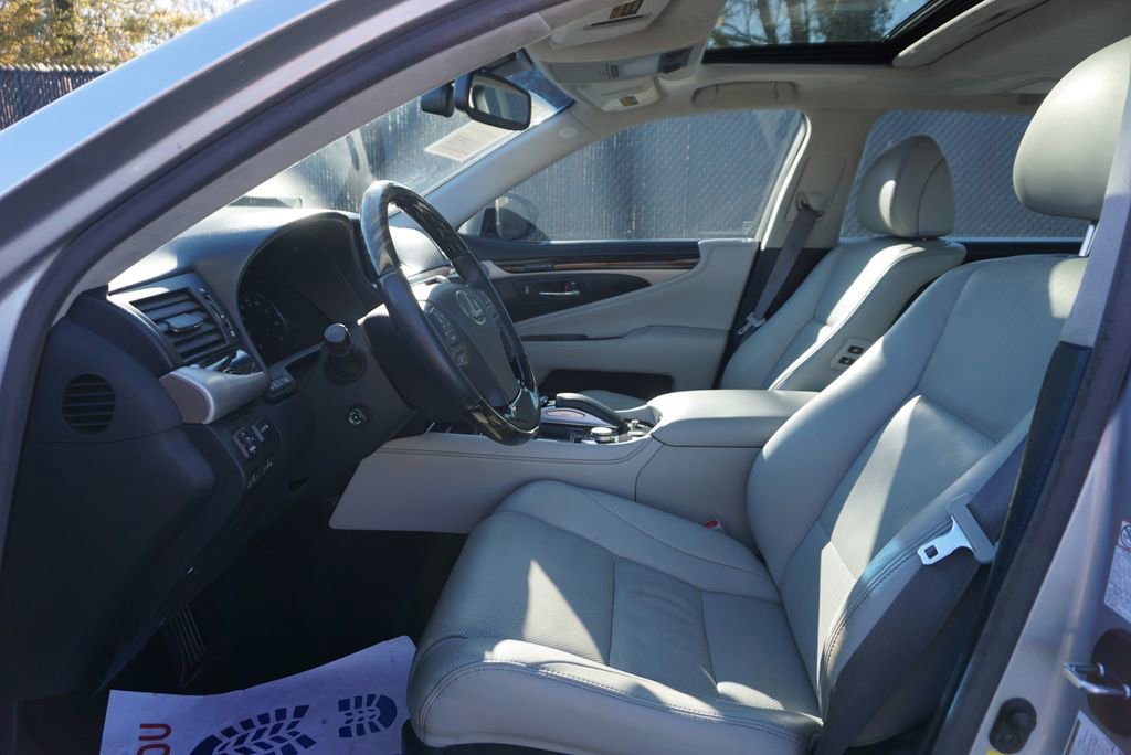 Used 2016 Lexus LS 460 L image 9