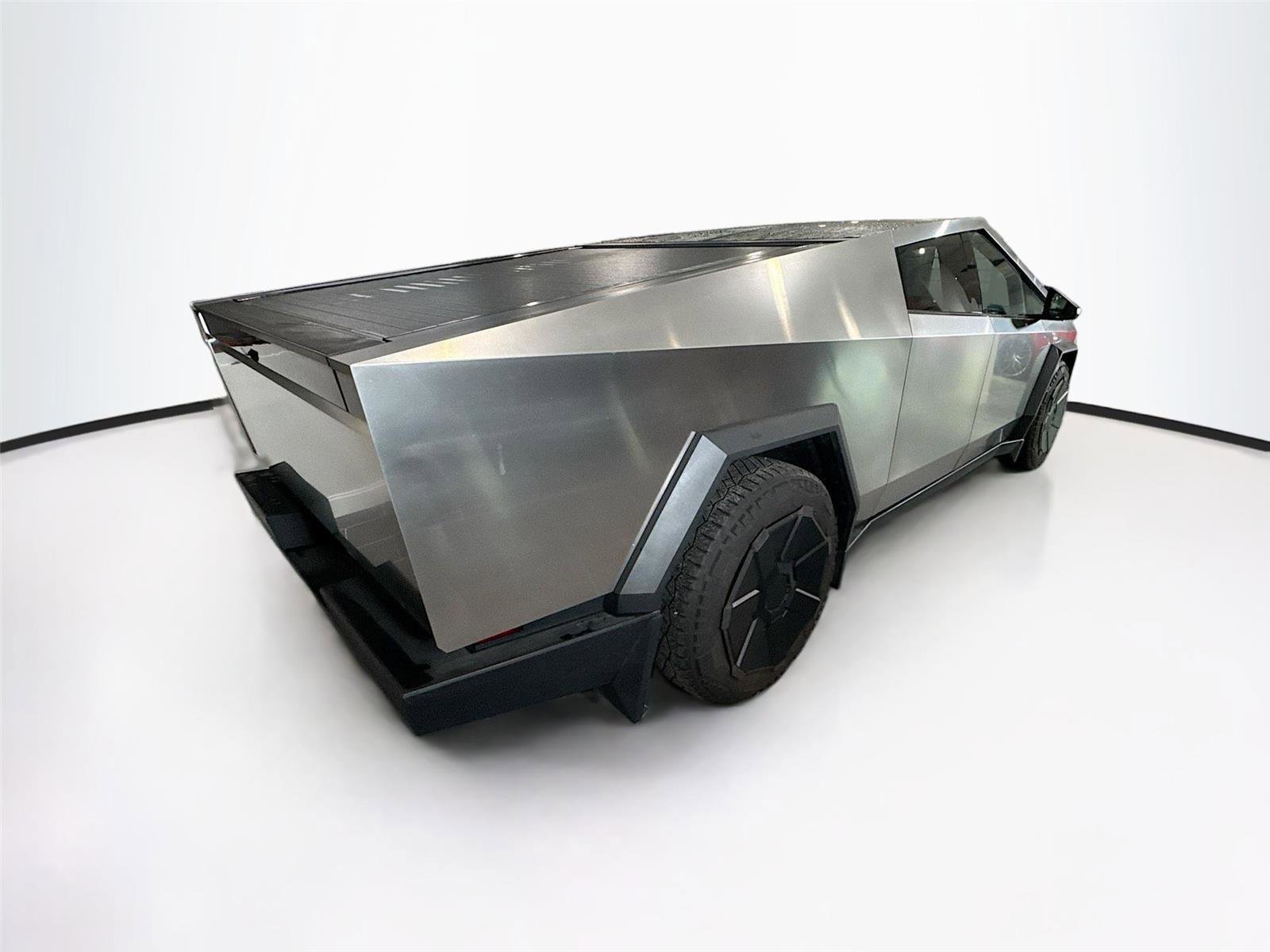 Used 2024 Tesla Cybertruck AWD Crew Cab image 5