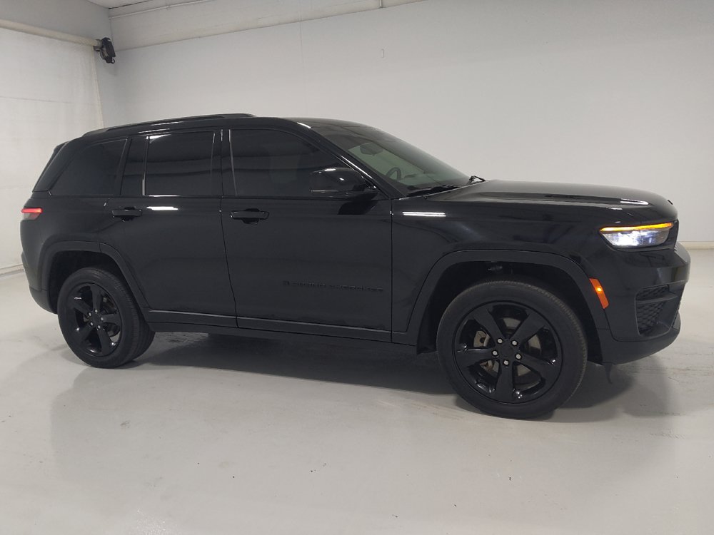 Used 2023 Jeep Grand Cherokee Altitude AWD/4WD image 11