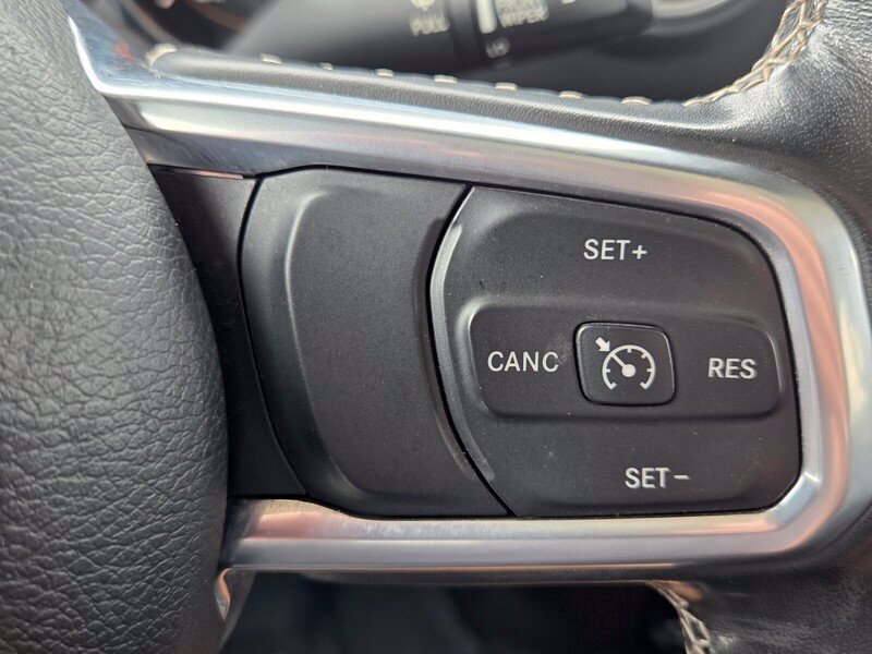 Certified 2020 Jeep Gladiator Overland w/ Safety Group AWD/4WD image 32