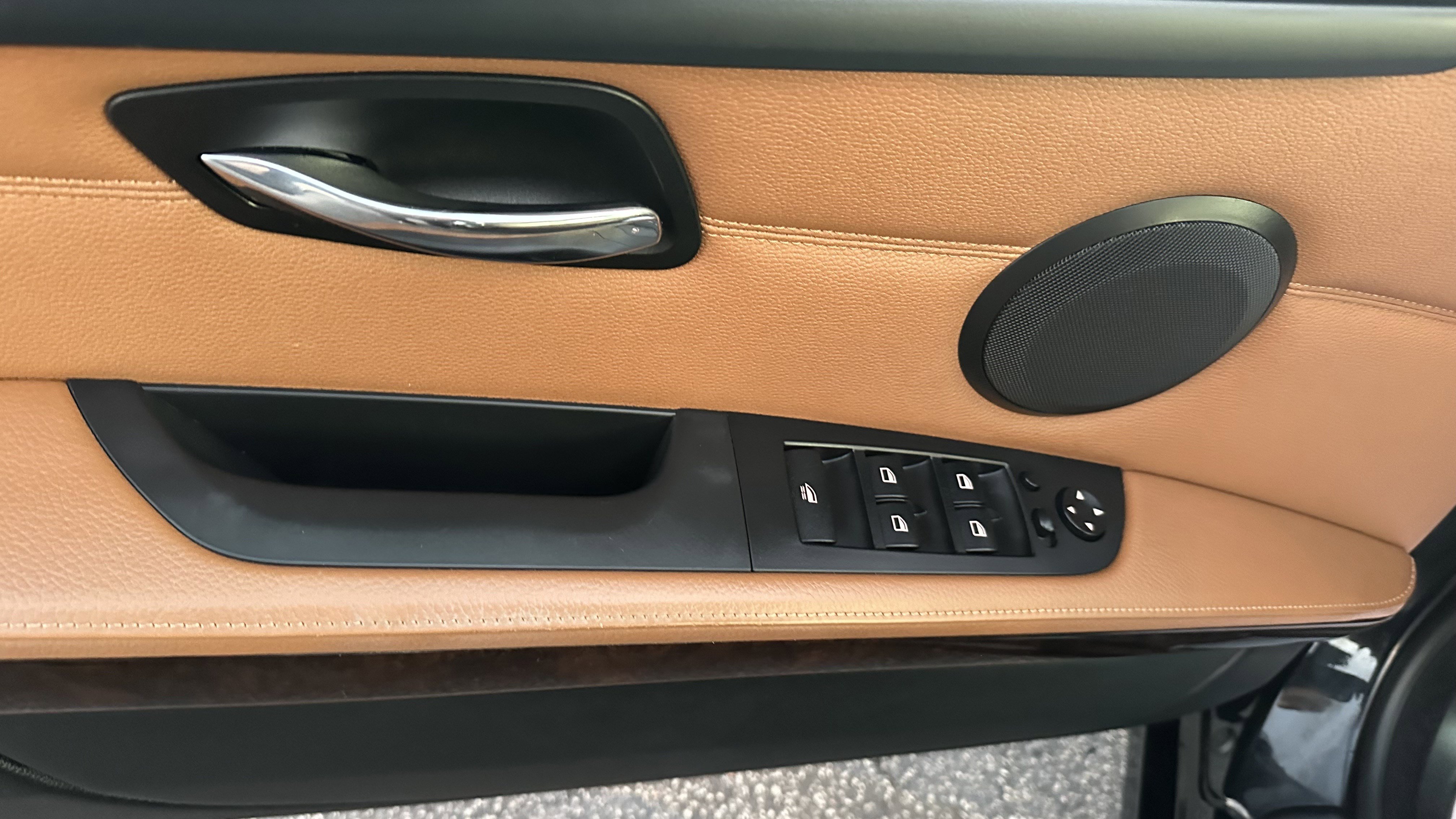 Used 2011 BMW 335i Convertible image 17