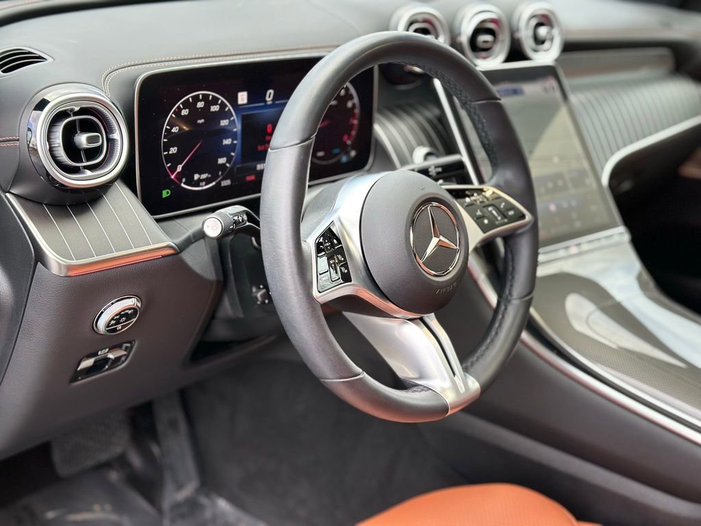 Used 2023 Mercedes-Benz GLC 300 4MATIC image 12