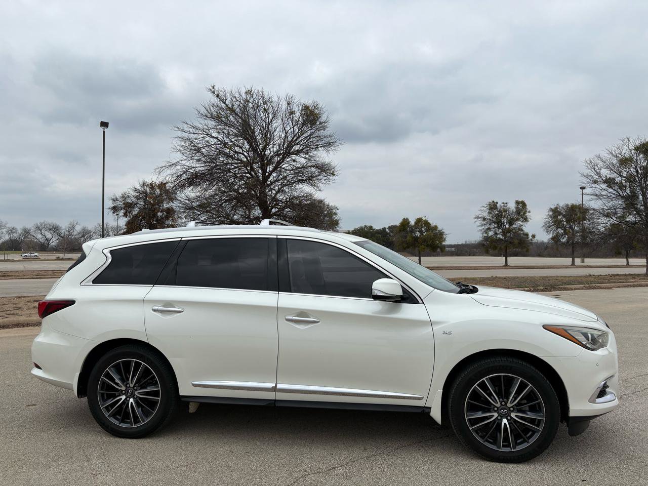 Used 2017 INFINITI QX60 FWD w/ Deluxe Technology Package image 56