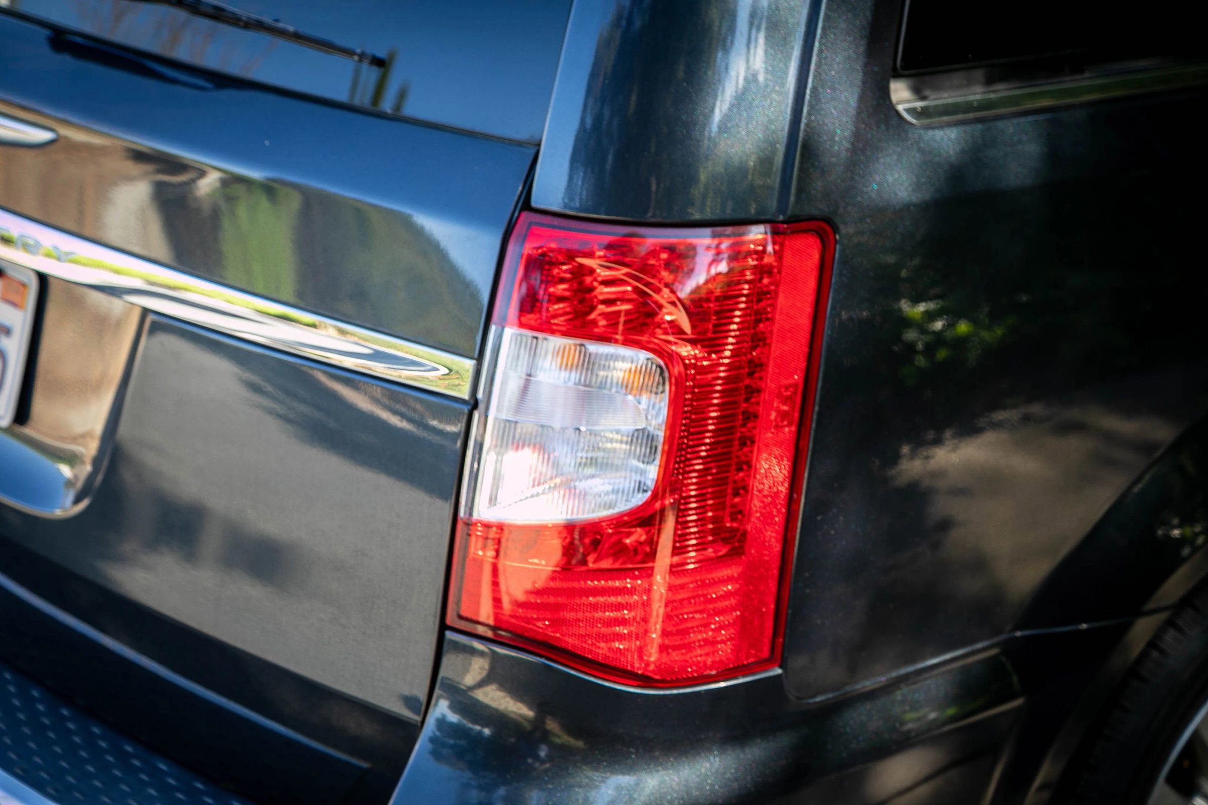 Used 2013 Chrysler Town & Country Touring-L w/ Driver Convenience Group image 13