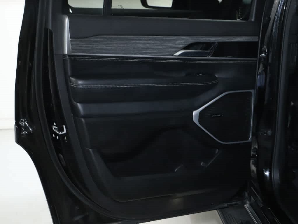 Used 2022 Jeep Wagoneer Series III AWD/4WD image 13