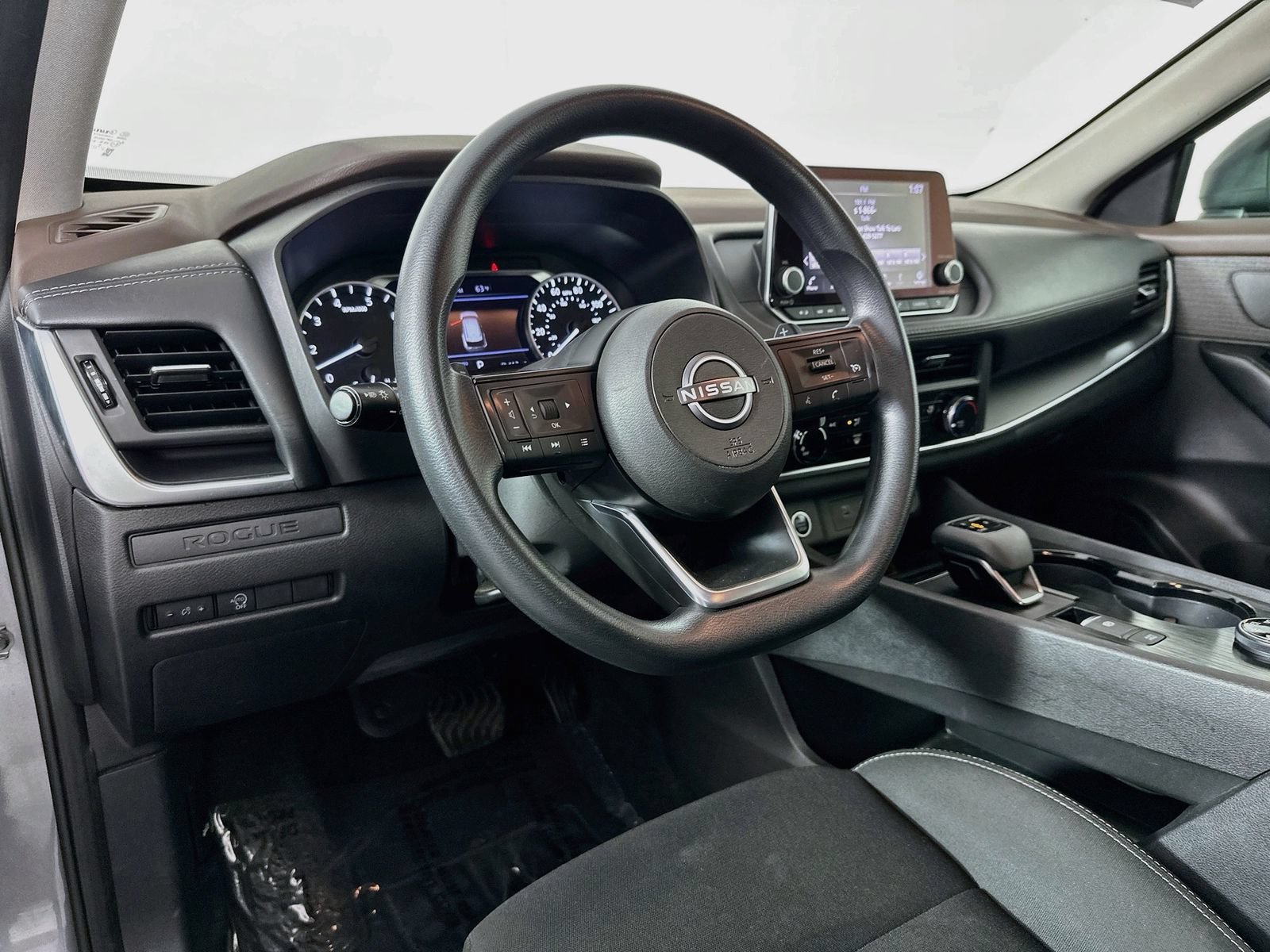 Used 2023 Nissan Rogue S AWD/4WD image 10