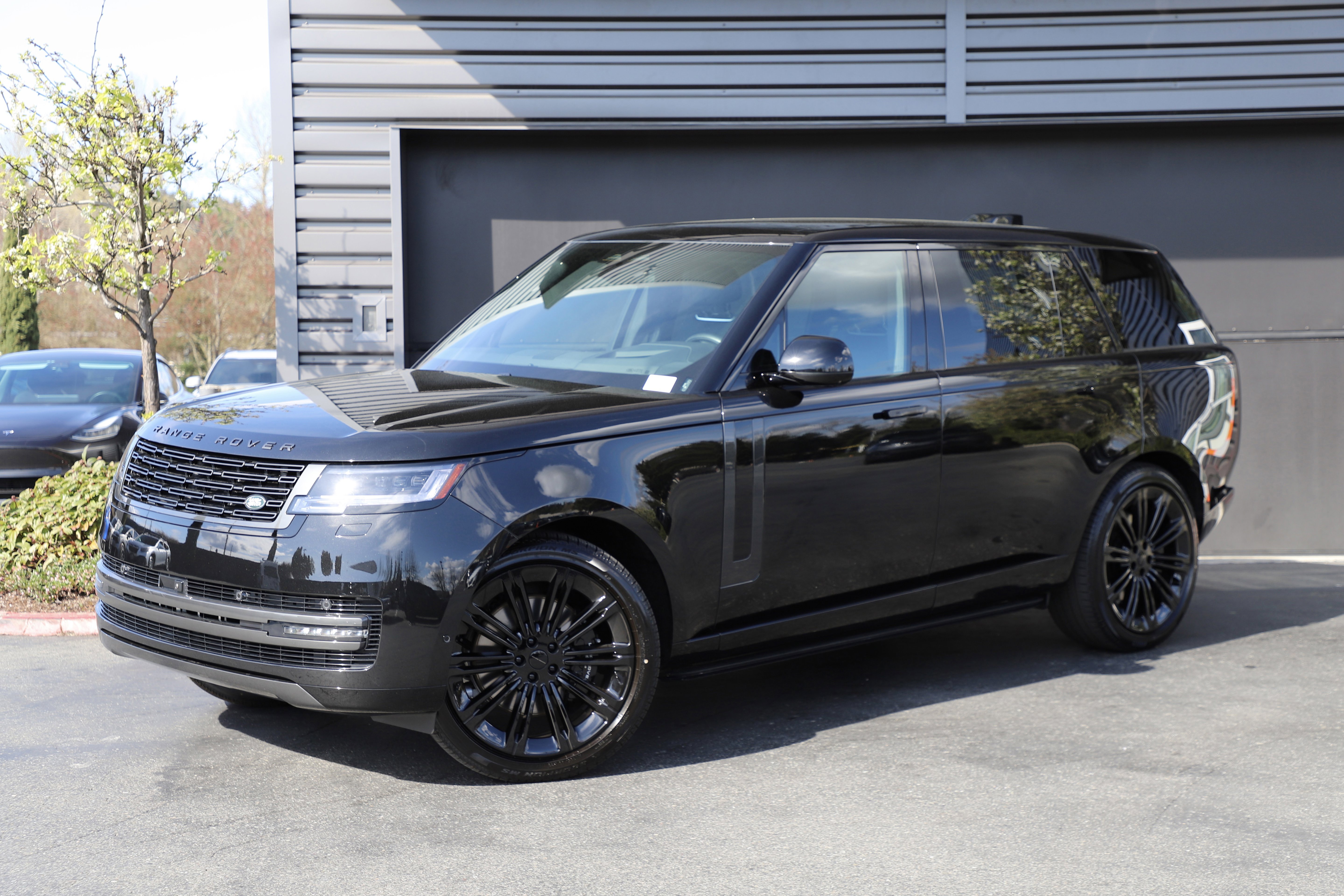 New 2026 Land Rover Range Rover Long Wheelbase SE AWD/4WD image 1