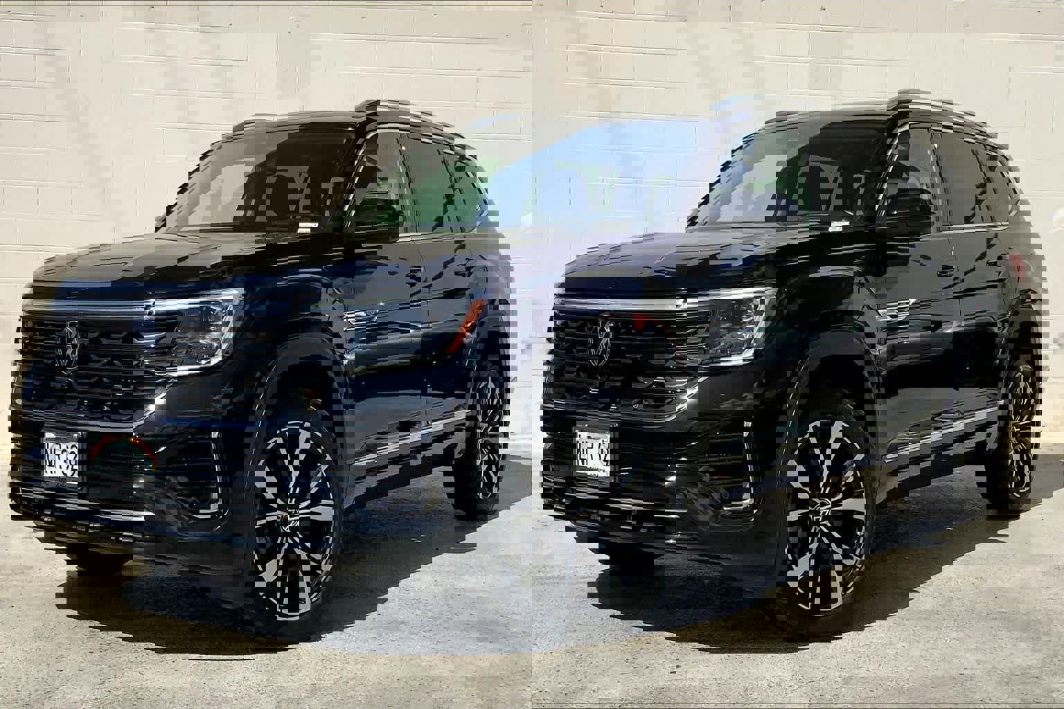 Used 2024 Volkswagen Atlas SEL Premium R-Line image 1