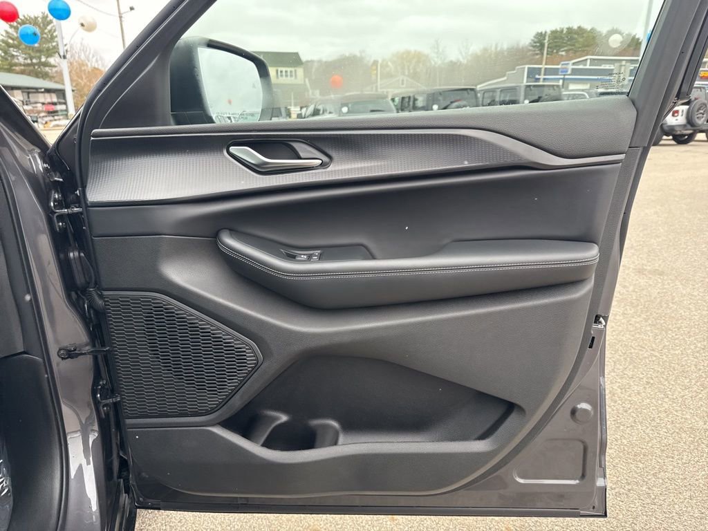 Certified 2025 Jeep Grand Cherokee L Laredo w/ Luxury Tech Group I image 32